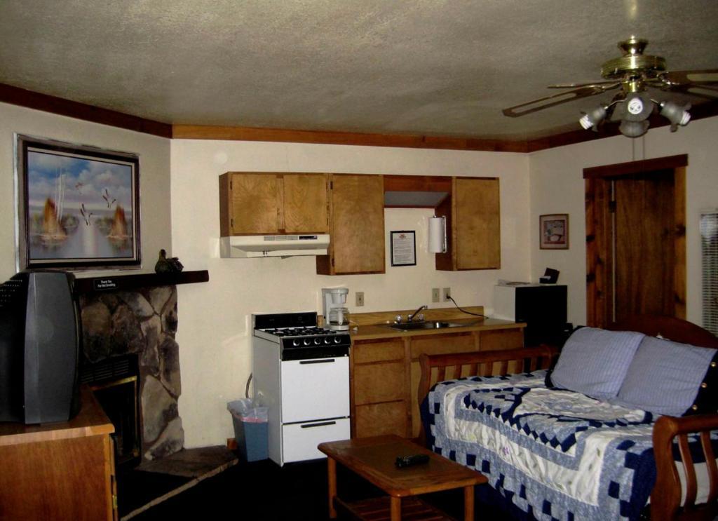 Majestic Moose Lodge - Coptic Village Big Bear Lake Room photo